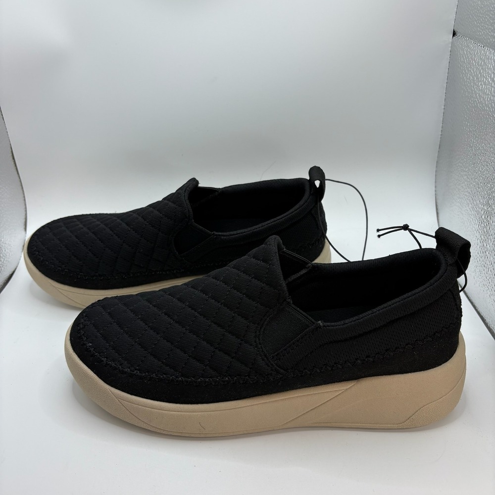 Staheekum Womens‎ Quilted Slip On Size 7 Black Shoe NEW